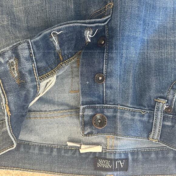 Armani Jeans Boyfriend Cut 30 Waist, 26 Inseam - Picture 5 of 9